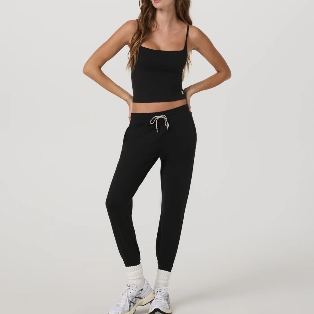 Vuori sweat outfit - performance jogger and sweatshirt